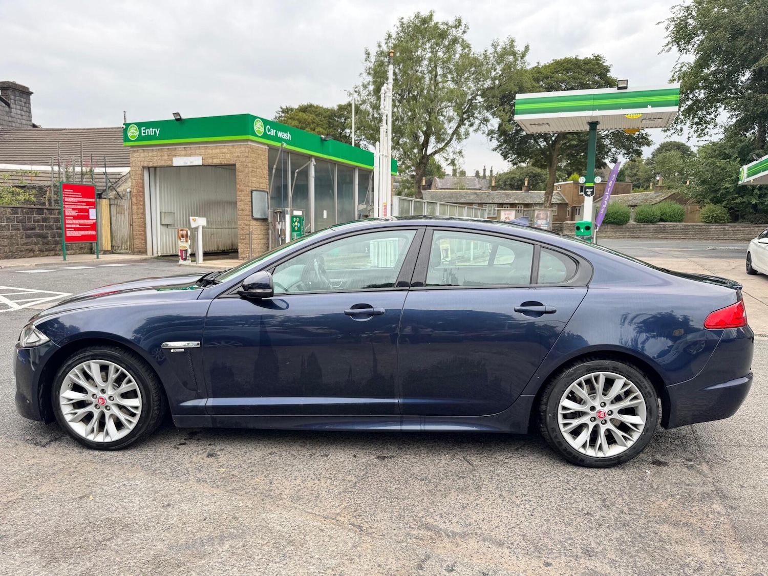 Used Jaguar XF 2014 for sale - 76988602: Photo 7