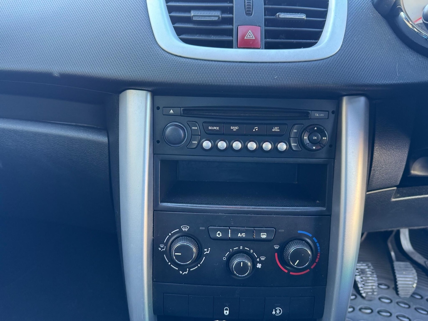 Used Peugeot 207 2011 for sale - 76108671: Photo 15