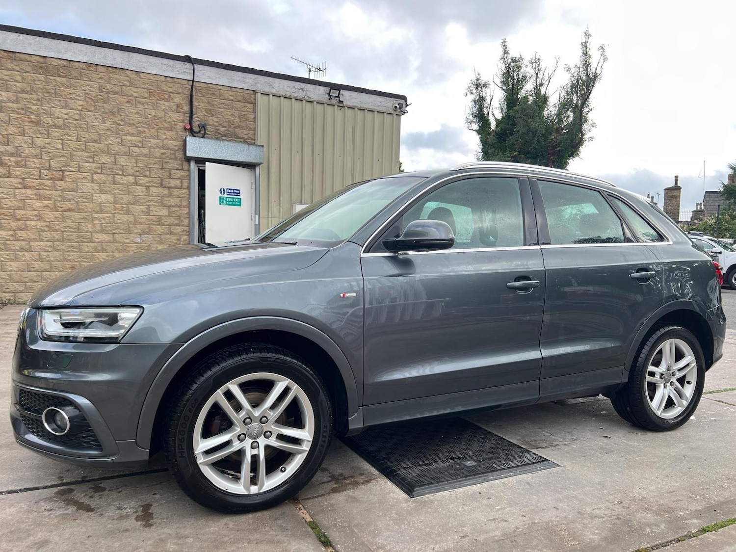 Used Audi Q3 2012 for sale - 76987840: Photo 2