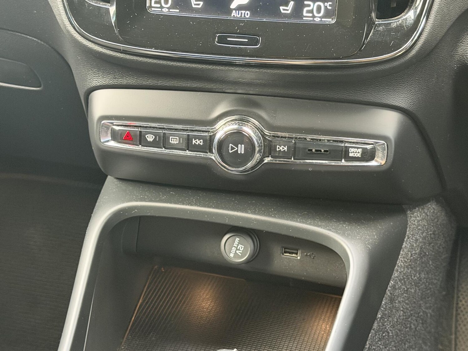 Used Volvo XC40 2018 for sale - 76452694: Photo 28