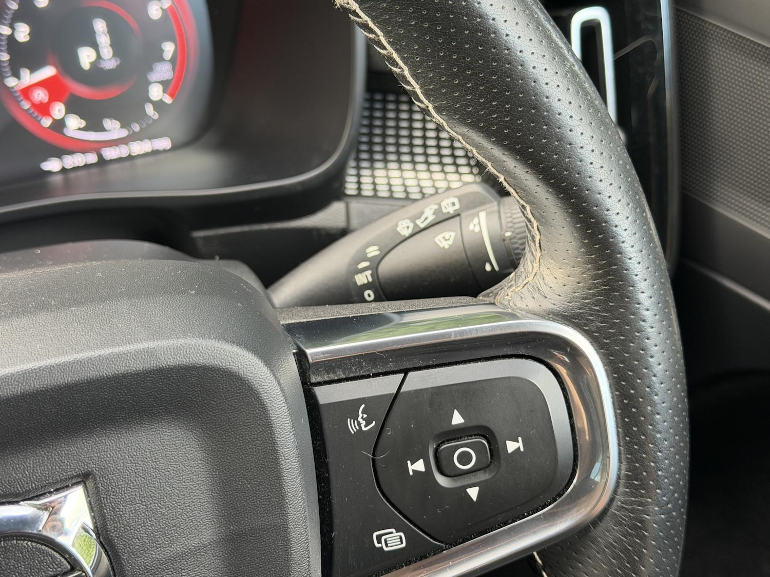 Used Volvo XC40 2018 for sale - 76452694: Photo 32