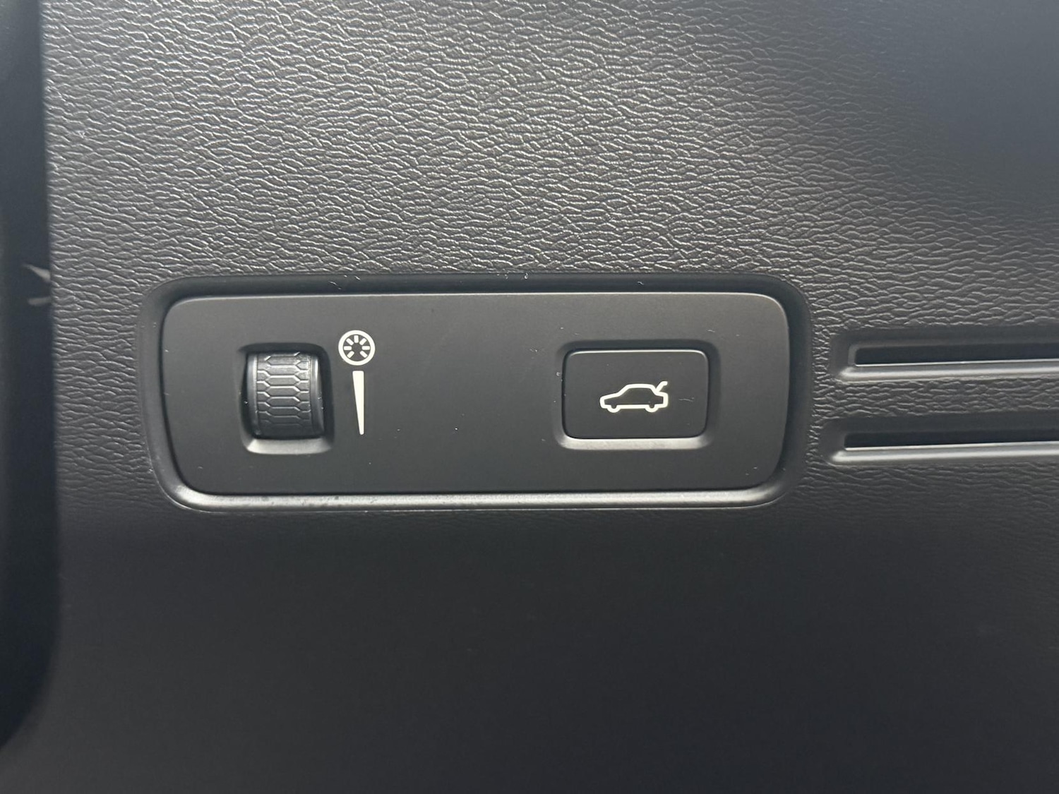 Used Volvo XC40 2018 for sale - 76452694: Photo 35