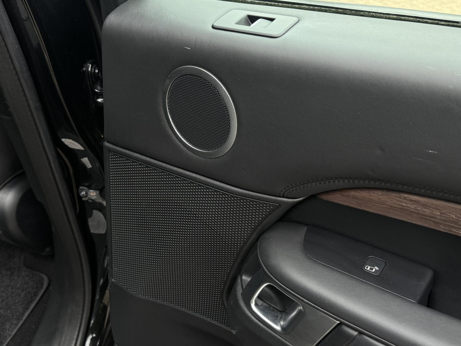 Used Land Rover Discovery 2019 for sale - 76322585: Photo 50