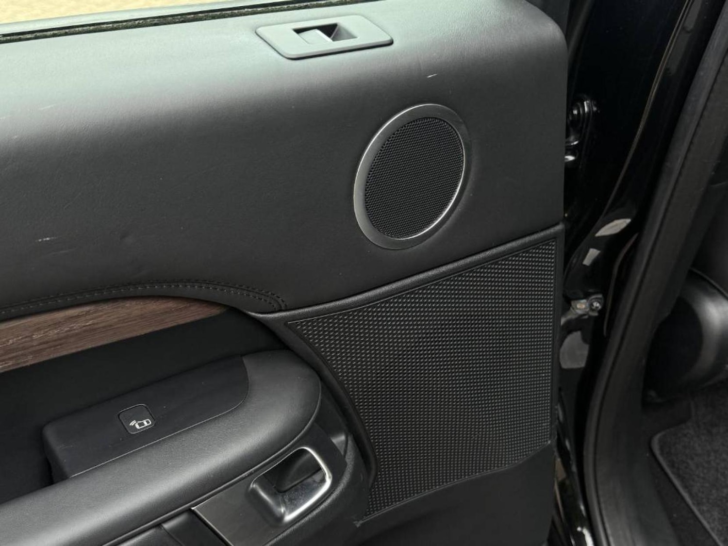 Used Land Rover Discovery 2019 for sale - 76322585: Photo 61