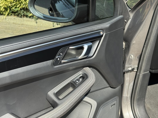 Used Porsche Macan 2018 for sale - 75599904: Photo 47