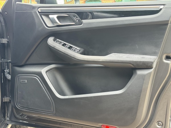 Used Porsche Macan 2018 for sale - 75739461: Photo 30