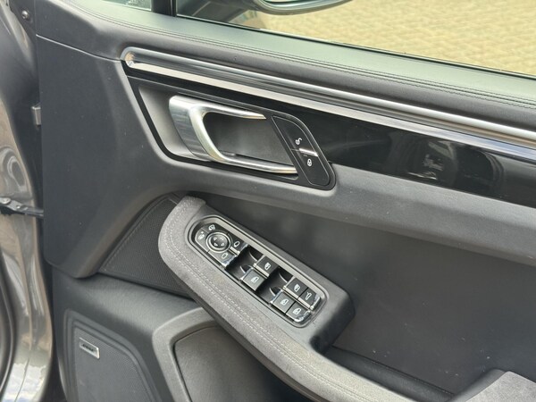 Used Porsche Macan 2018 for sale - 75739461: Photo 31