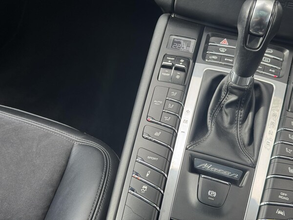 Used Porsche Macan 2018 for sale - 75739461: Photo 37
