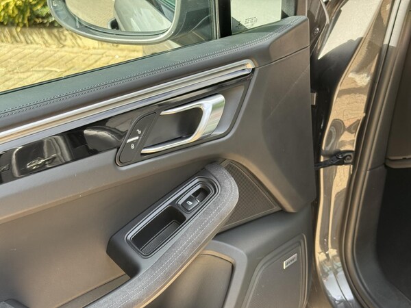 Used Porsche Macan 2018 for sale - 75739461: Photo 50