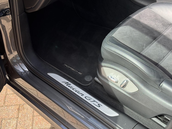 Used Porsche Macan 2018 for sale - 75739461: Photo 51