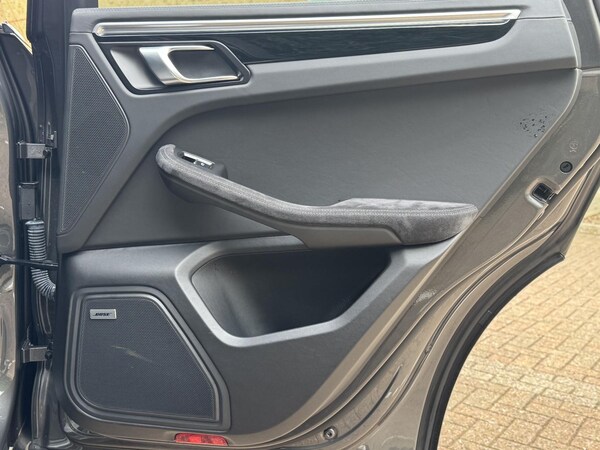 Used Porsche Macan 2018 for sale - 75739461: Photo 54