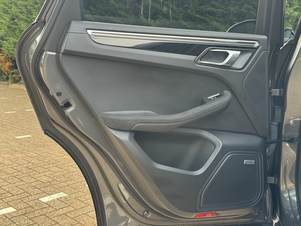 Used Porsche Macan 2018 for sale - 75739461: Photo 60