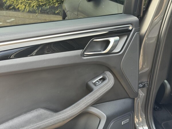Used Porsche Macan 2018 for sale - 75739461: Photo 61