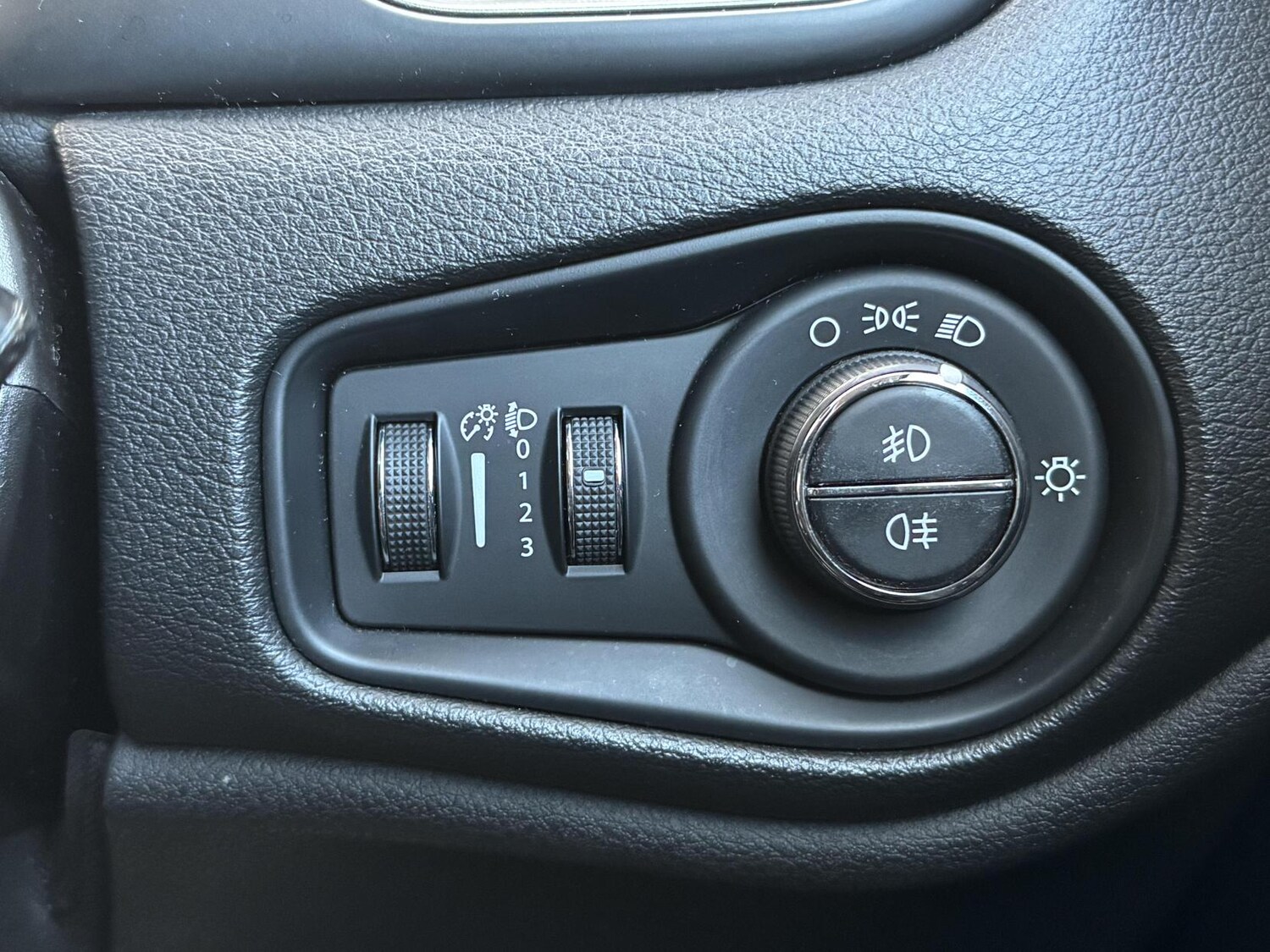 Used Jeep Renegade 2020 for sale - 76750323: Photo 38