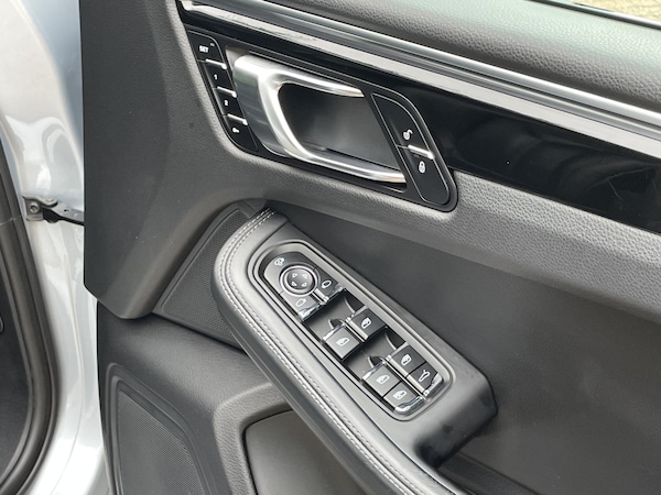 Used Porsche Macan 2018 for sale - 75413910: Photo 24