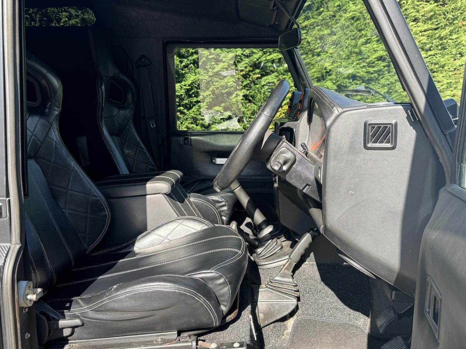 Used Land Rover Defender 90 2010 for sale - 76012035: Photo 24