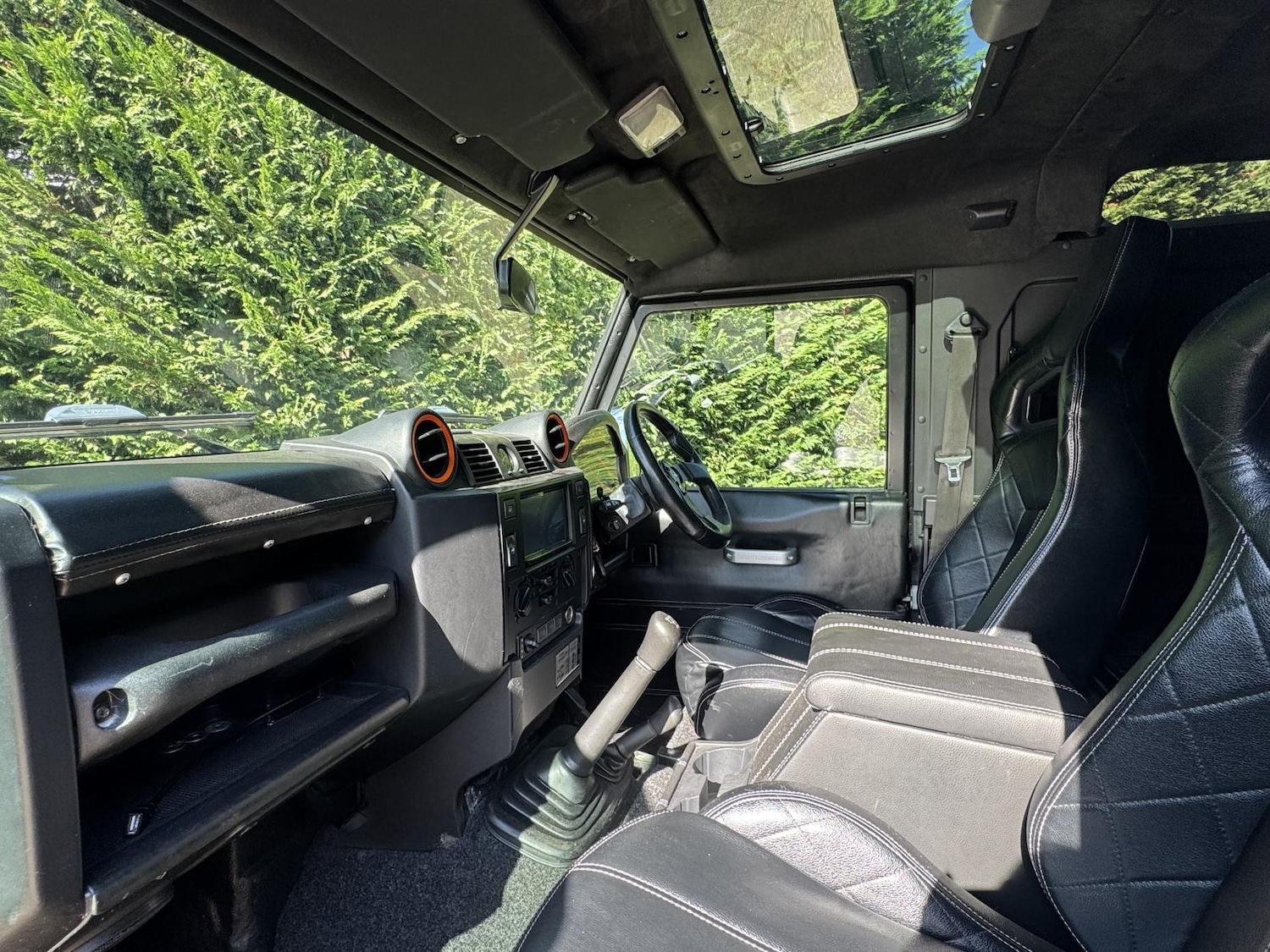 Used Land Rover Defender 90 2010 for sale - 76012035: Photo 39