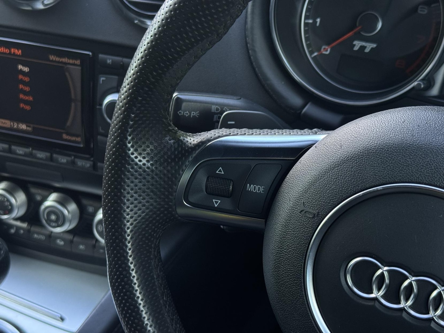 Used Audi TT 2011 for sale - 76782111: Photo 24