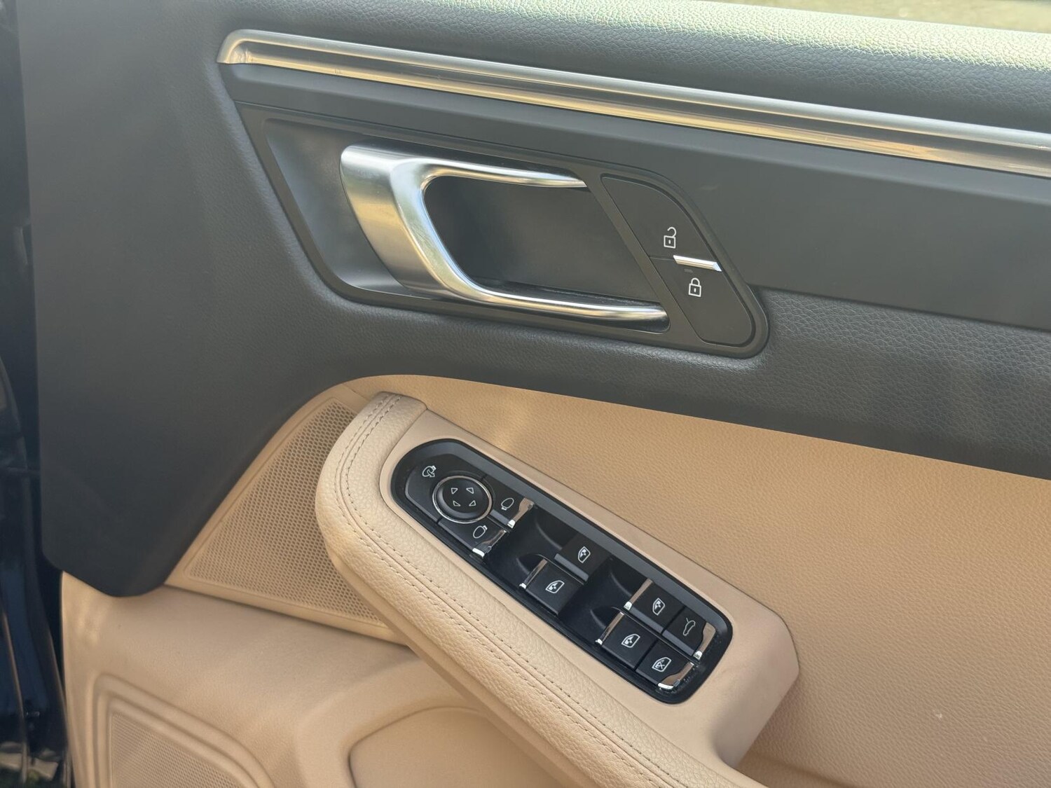 Used Porsche Macan 2020 for sale - 76925328: Photo 31