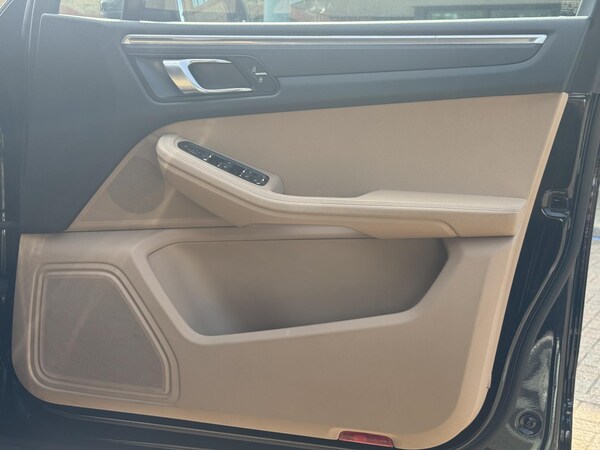 Used Porsche Macan 2020 for sale - 75675475: Photo 30