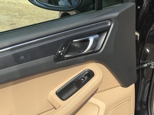 Used Porsche Macan 2020 for sale - 75675475: Photo 49