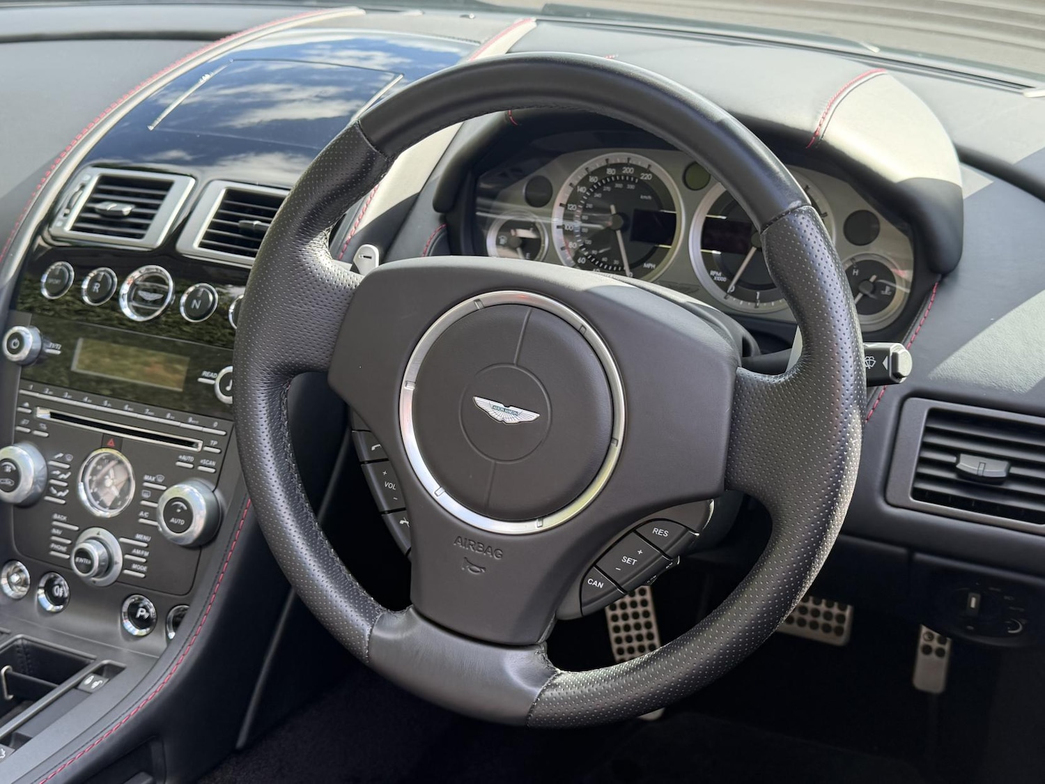 Used Aston Martin Vantage 2014 for sale - 78071671: Photo 11