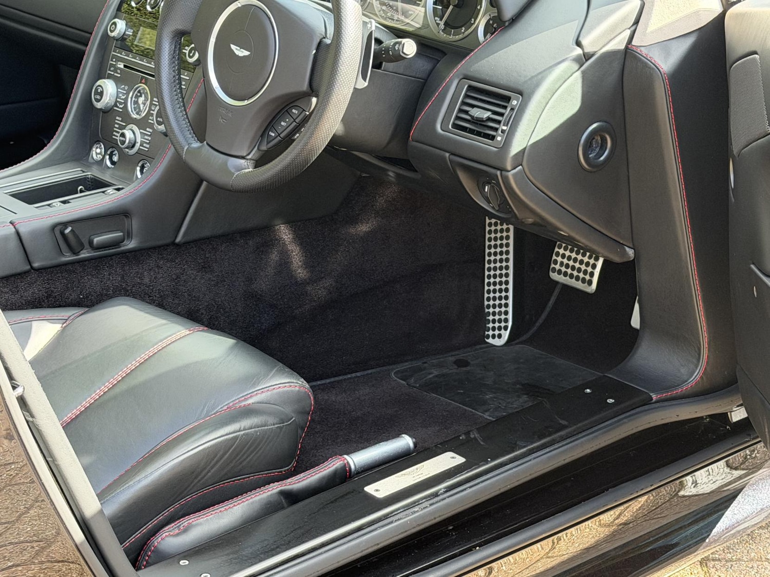 Used Aston Martin Vantage 2014 for sale - 78071671: Photo 24