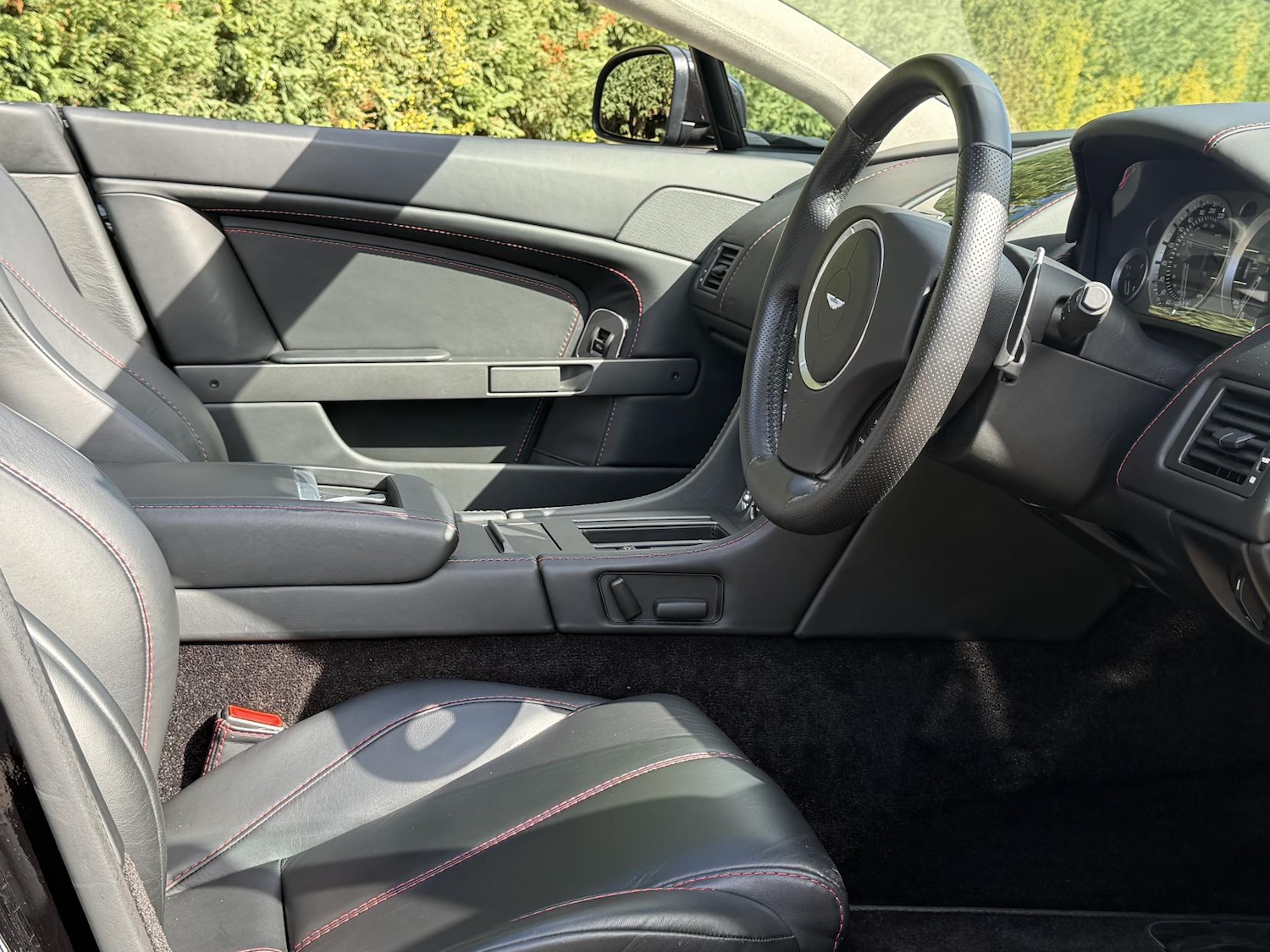 Used Aston Martin Vantage 2014 for sale - 78071671: Photo 26