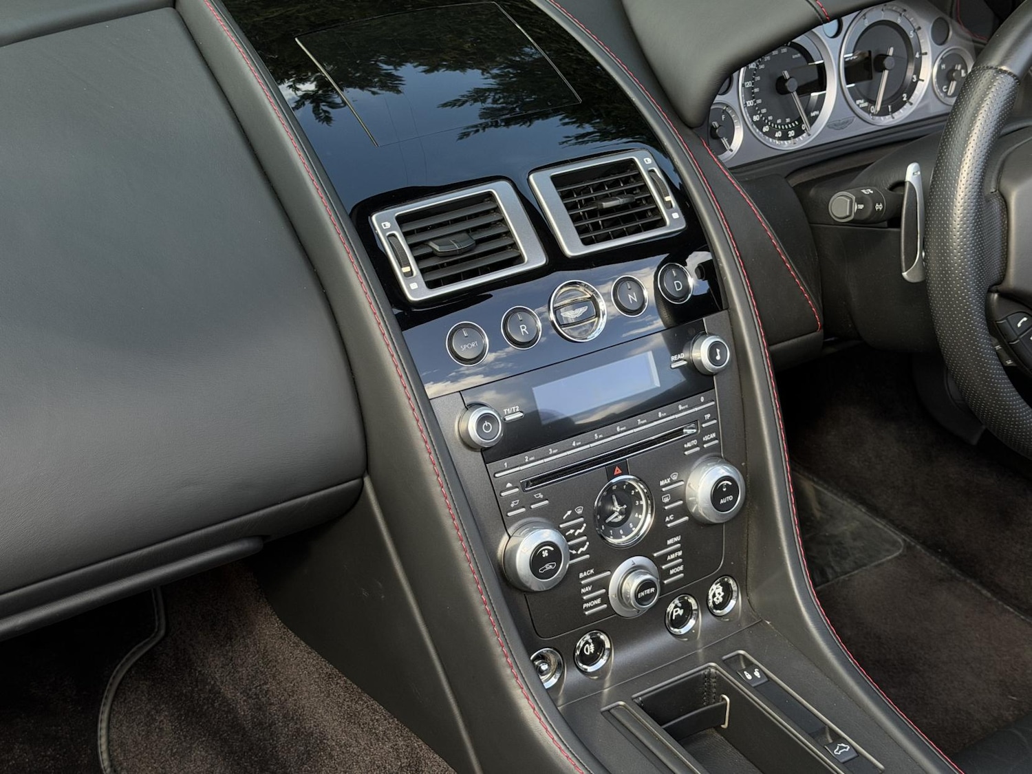 Used Aston Martin Vantage 2014 for sale - 78071671: Photo 28