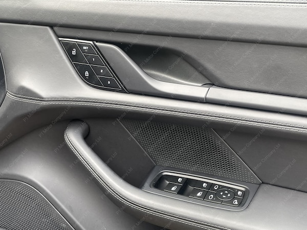 Used Porsche Taycan 2023 for sale - 76135819: Photo 23