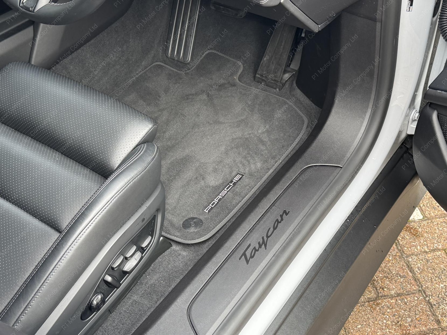 Used Porsche Taycan 2023 for sale - 76135819: Photo 25