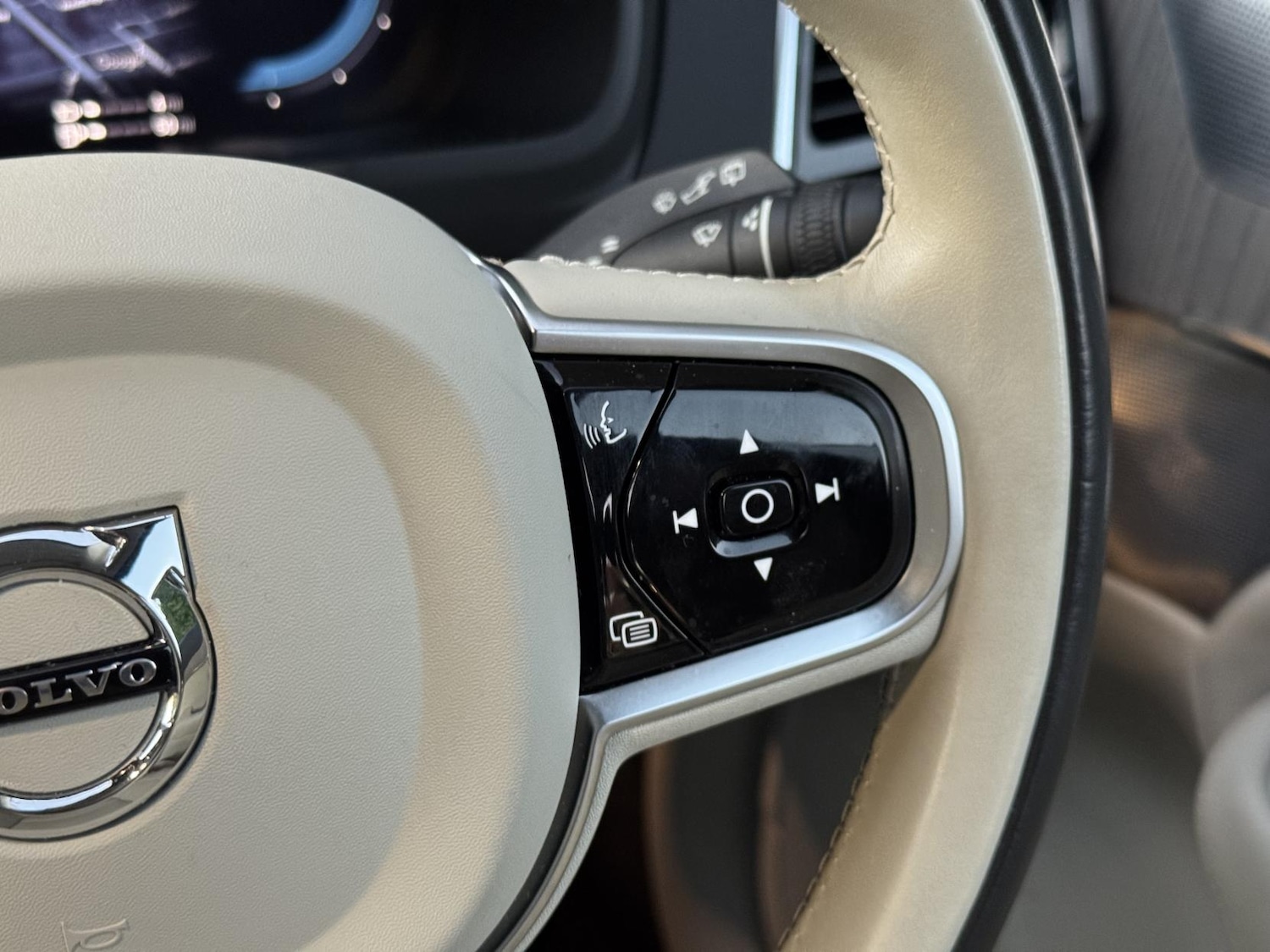 Used Volvo XC90 2023 for sale - 77008873: Photo 36