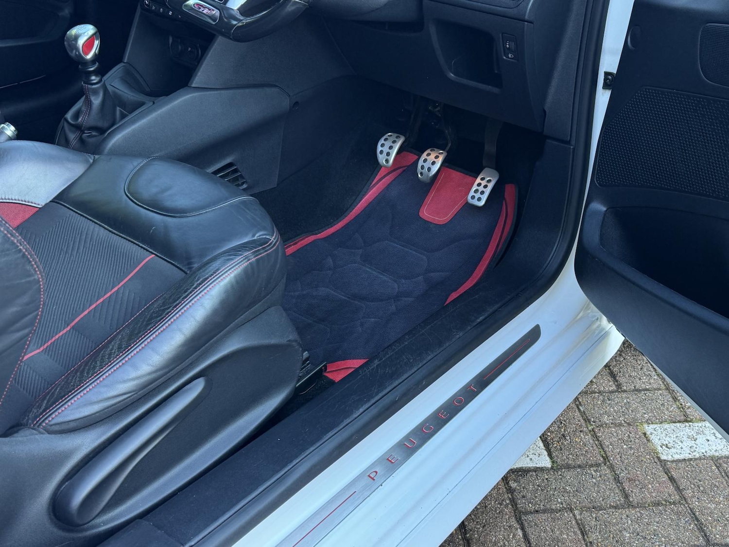 Used Peugeot 208 2015 for sale - 77248156: Photo 24