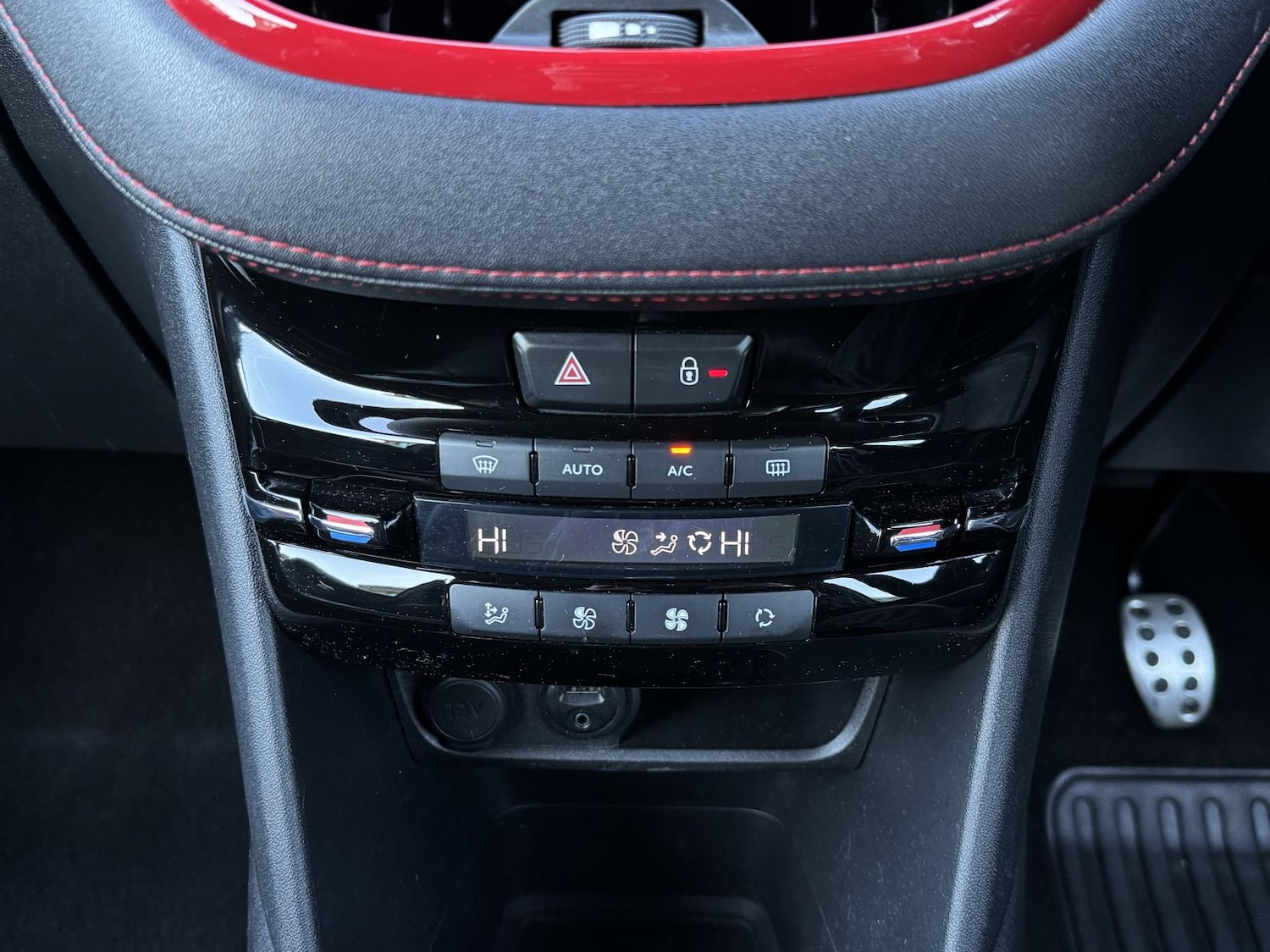 Used Peugeot 208 2015 for sale - 77248156: Photo 29