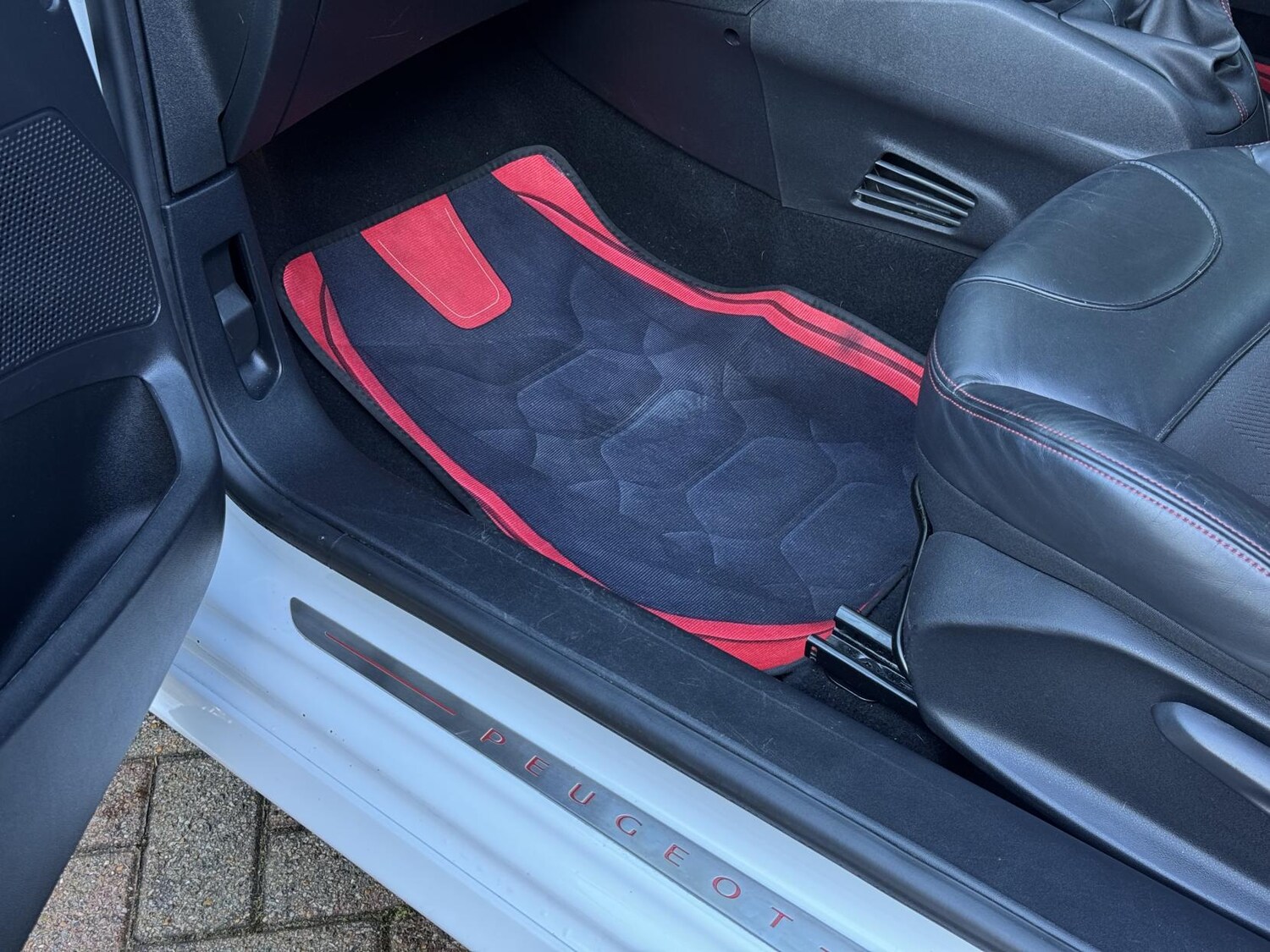 Used Peugeot 208 2015 for sale - 77248156: Photo 38