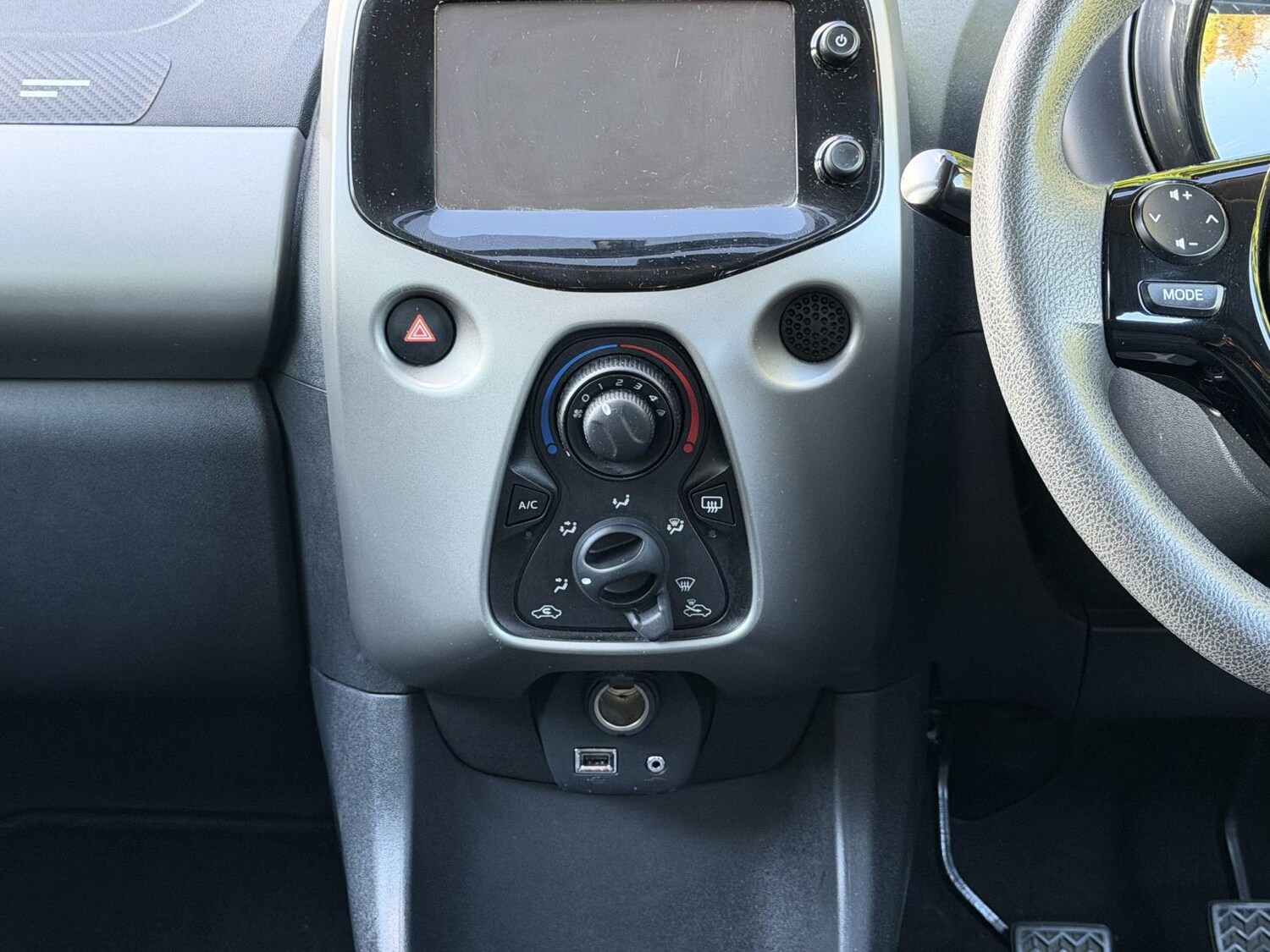 Used Peugeot 108 2016 for sale - 76377156: Photo 28