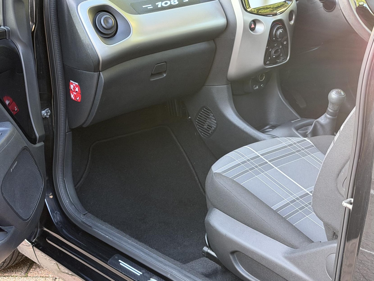 Used Peugeot 108 2016 for sale - 76377156: Photo 39