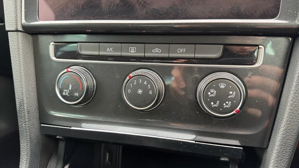 Used Volkswagen Golf 2019 for sale - 76874610: Photo 31