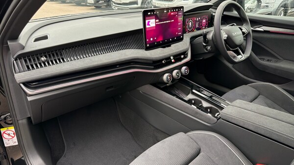 Used Skoda Superb 2025 for sale - 76289824: Photo 2