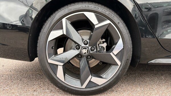 Used Skoda Superb 2025 for sale - 76289824: Photo 5