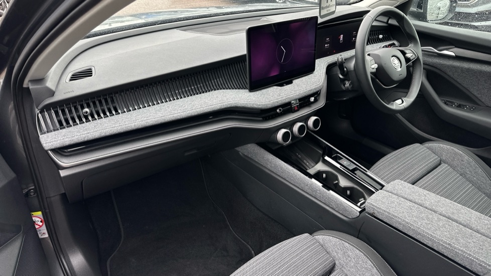 Used Skoda Superb 2024 for sale - 75776140: Photo 2