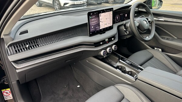 Used Skoda Superb 2024 for sale - 75480977: Photo 2