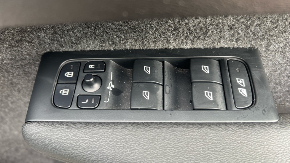 Used Volvo XC40 2022 for sale - 76871022: Photo 22