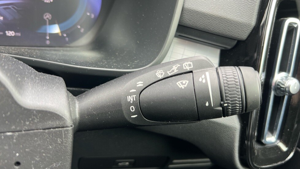 Used Volvo XC40 2022 for sale - 76871022: Photo 32