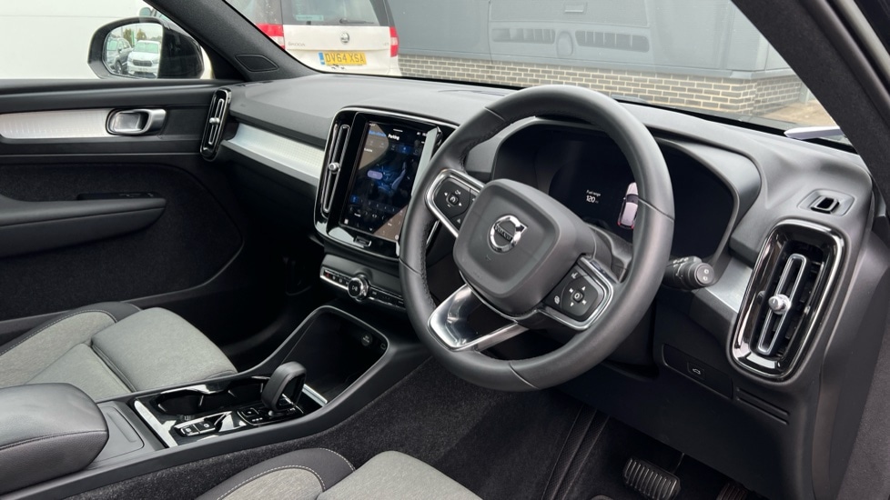 Used Volvo XC40 2022 for sale - 76871022: Photo 9