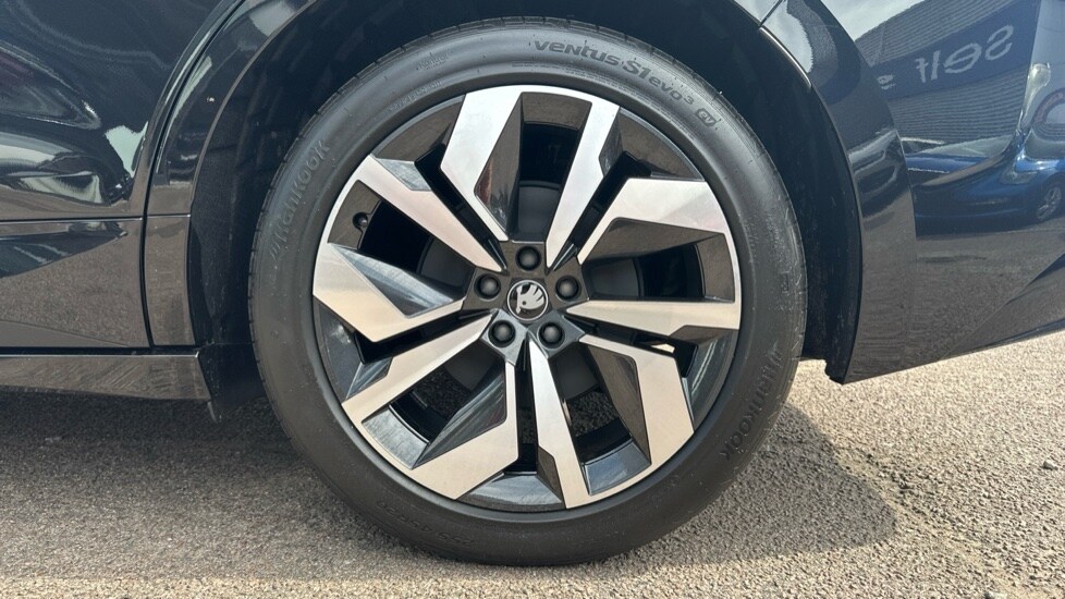 Used Skoda Enyaq 2025 for sale - 76217274: Photo 18