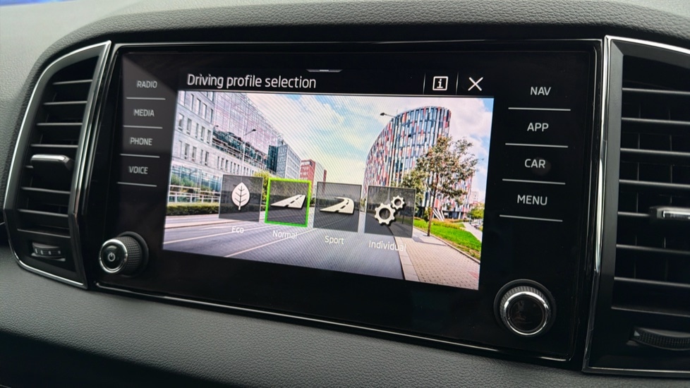 Used Skoda Karoq 2024 for sale - 76870457: Photo 25