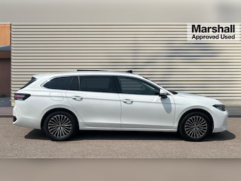 Used Volkswagen Passat 2024 for sale - 75481018: Photo