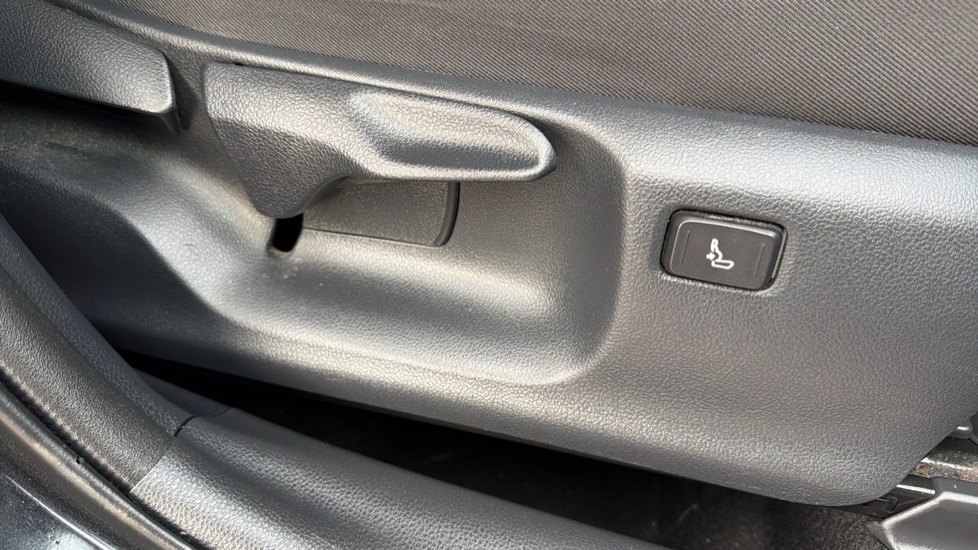 Used Toyota Yaris Cross 2023 for sale - 76580147: Photo 30