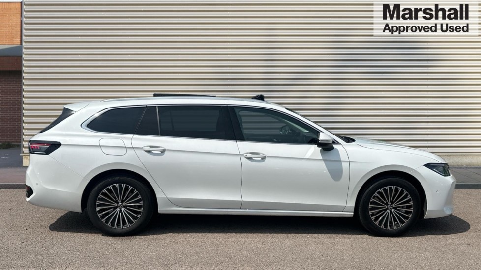 Used Volkswagen Passat 2024 for sale - 76868597: Photo 2